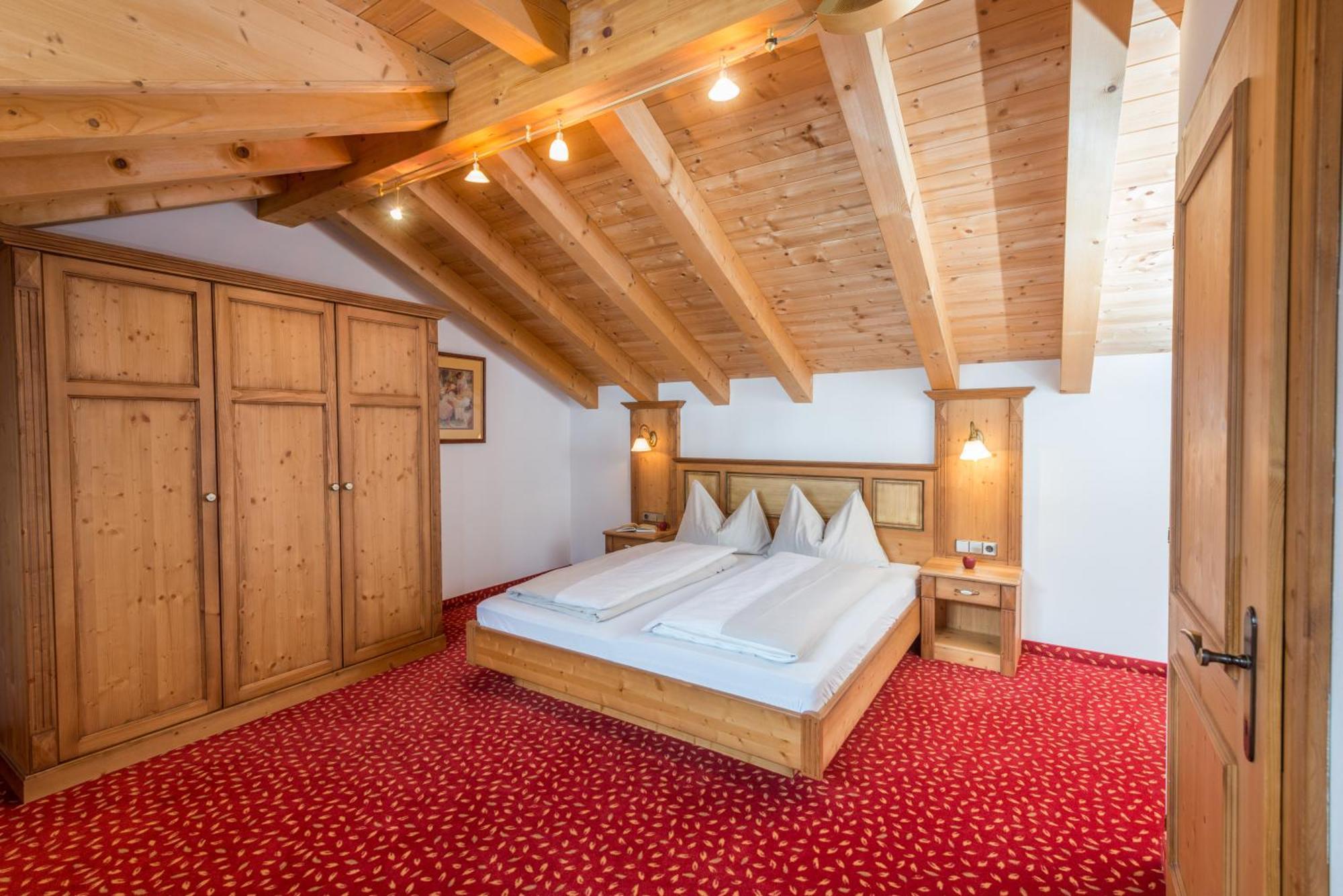 Hotel Almschloessl & Schrotteralm Obertauern Room photo